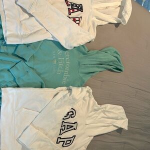 Bundle of Kids XL and women’s XS hoodies. All in excellent condition!